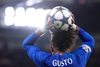 Pourquoi la longue touche est-elle devenue à la mode en Premier League ?