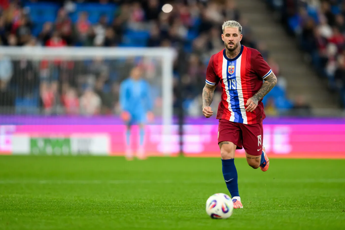 Le sélectionneur de la Norvège appelle et défend Dønnum