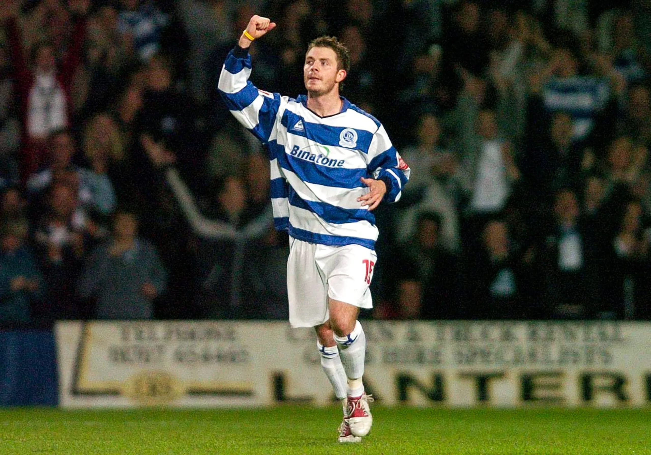 Et toujours le poing levé.