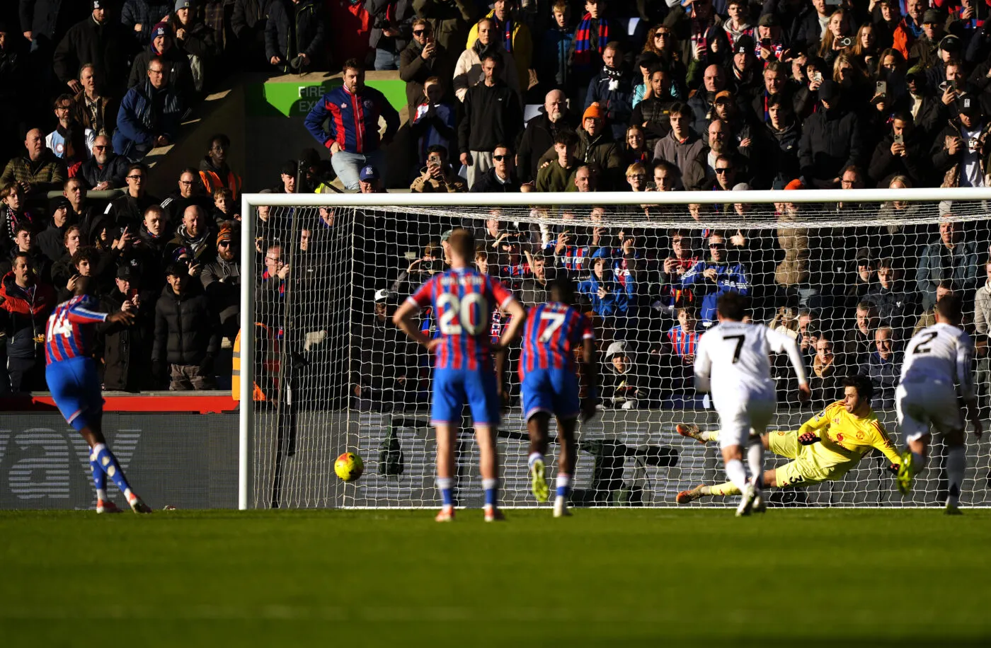 Pourquoi Mateta a eu le droit de retirer son penalty malgré son double contact