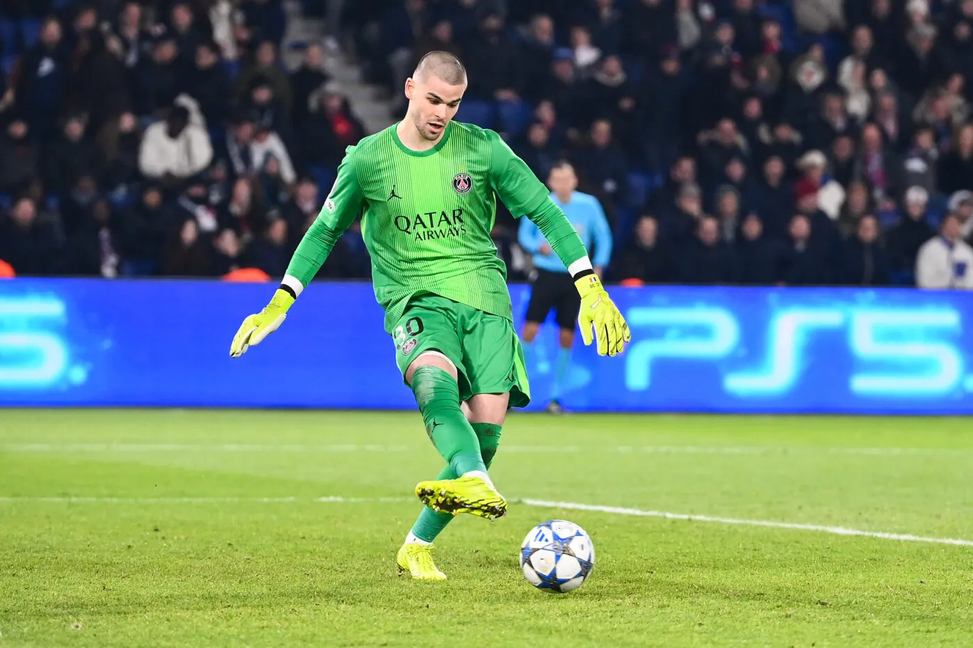 Lucas Chevalier a eu très peur après le tacle insensé de Lamine Camara