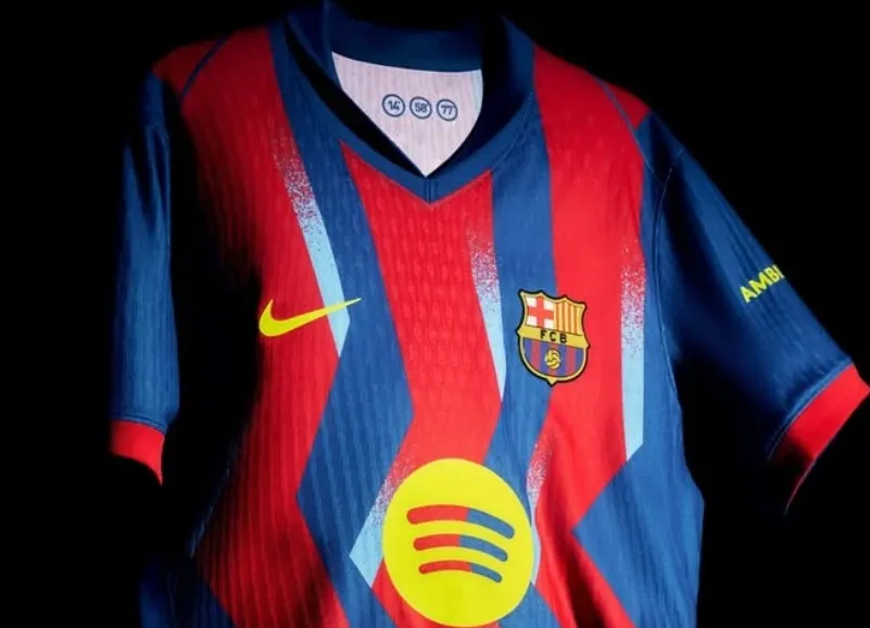 Ça chambre fort : le Barça trolle le Real avec un maillot hommage au Clasico de 2005