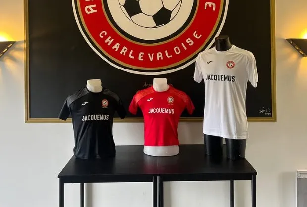 Pourquoi la marque de luxe Jacquemus sponsorise un club de district