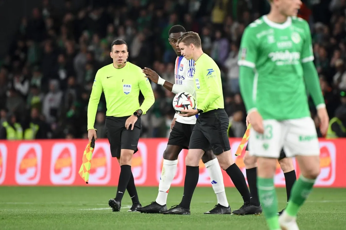 Condamnation des supporters de Saint-Étienne : une avancée majeure dans la protection des arbitres