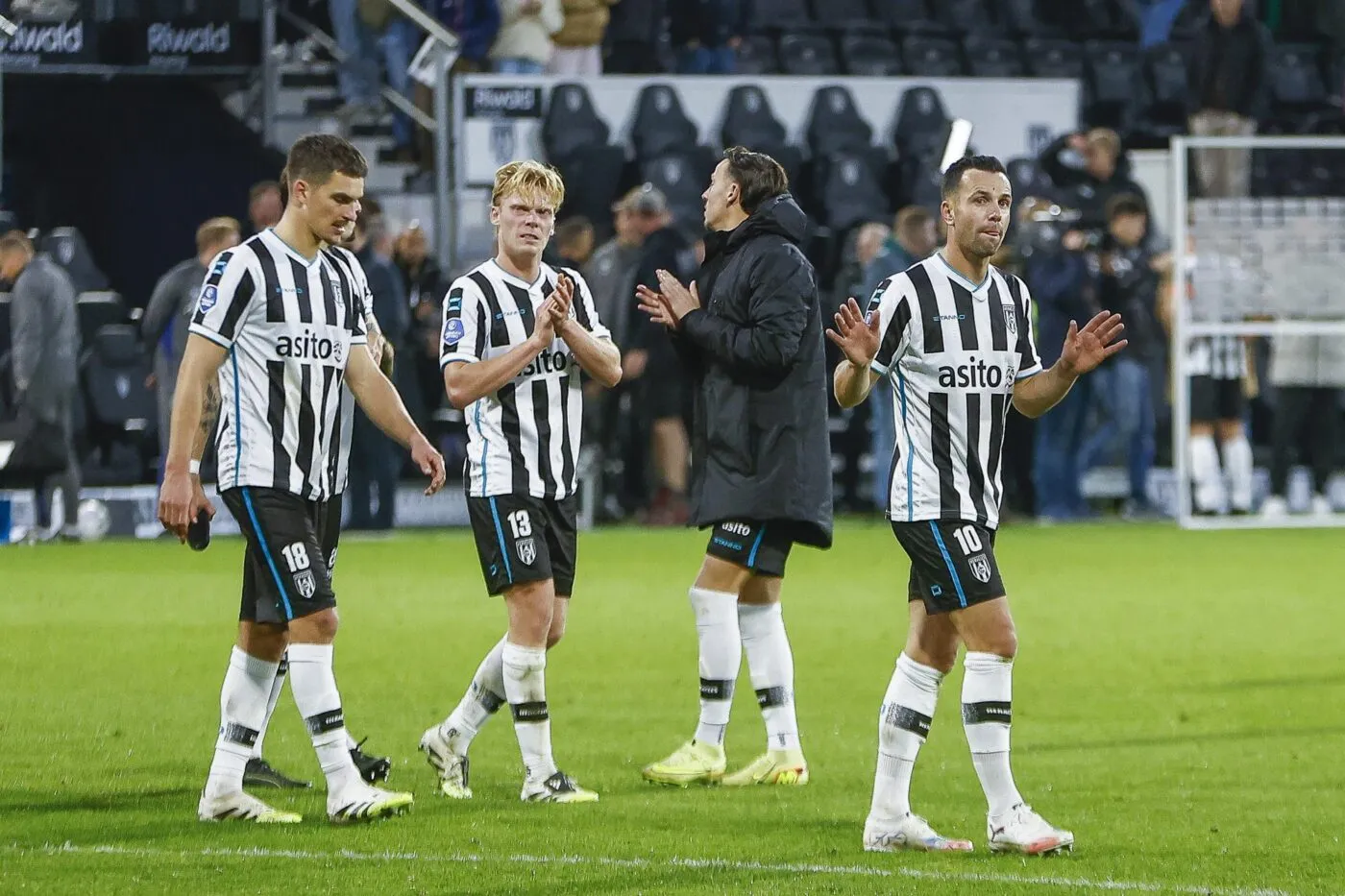 La lanterne rouge d’Eredivisie colle huit buts pour se relancer 