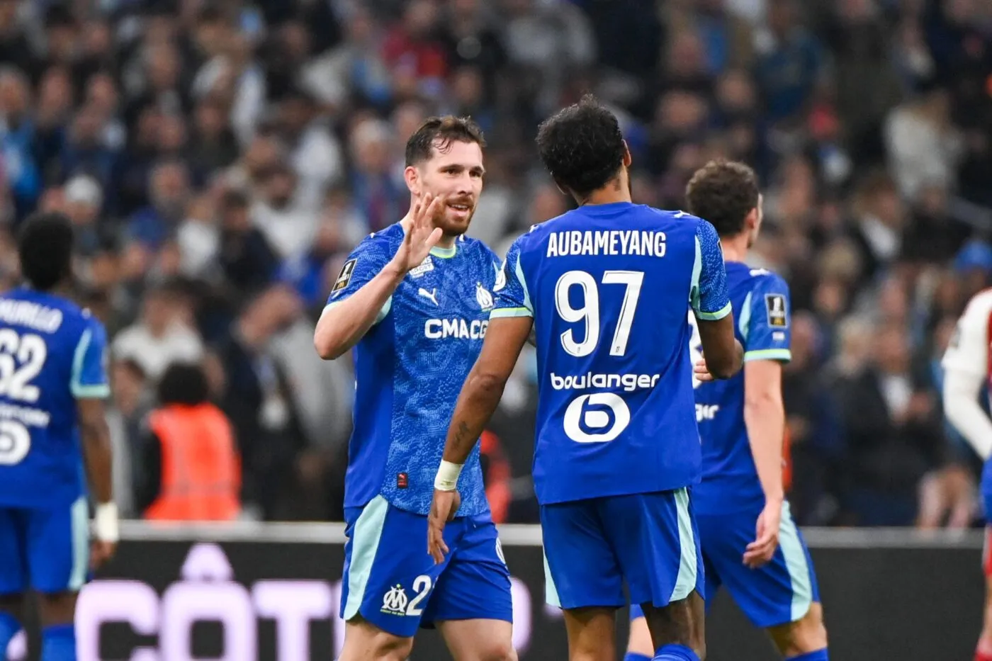 Marseille tyrannise Brest et passe leader !