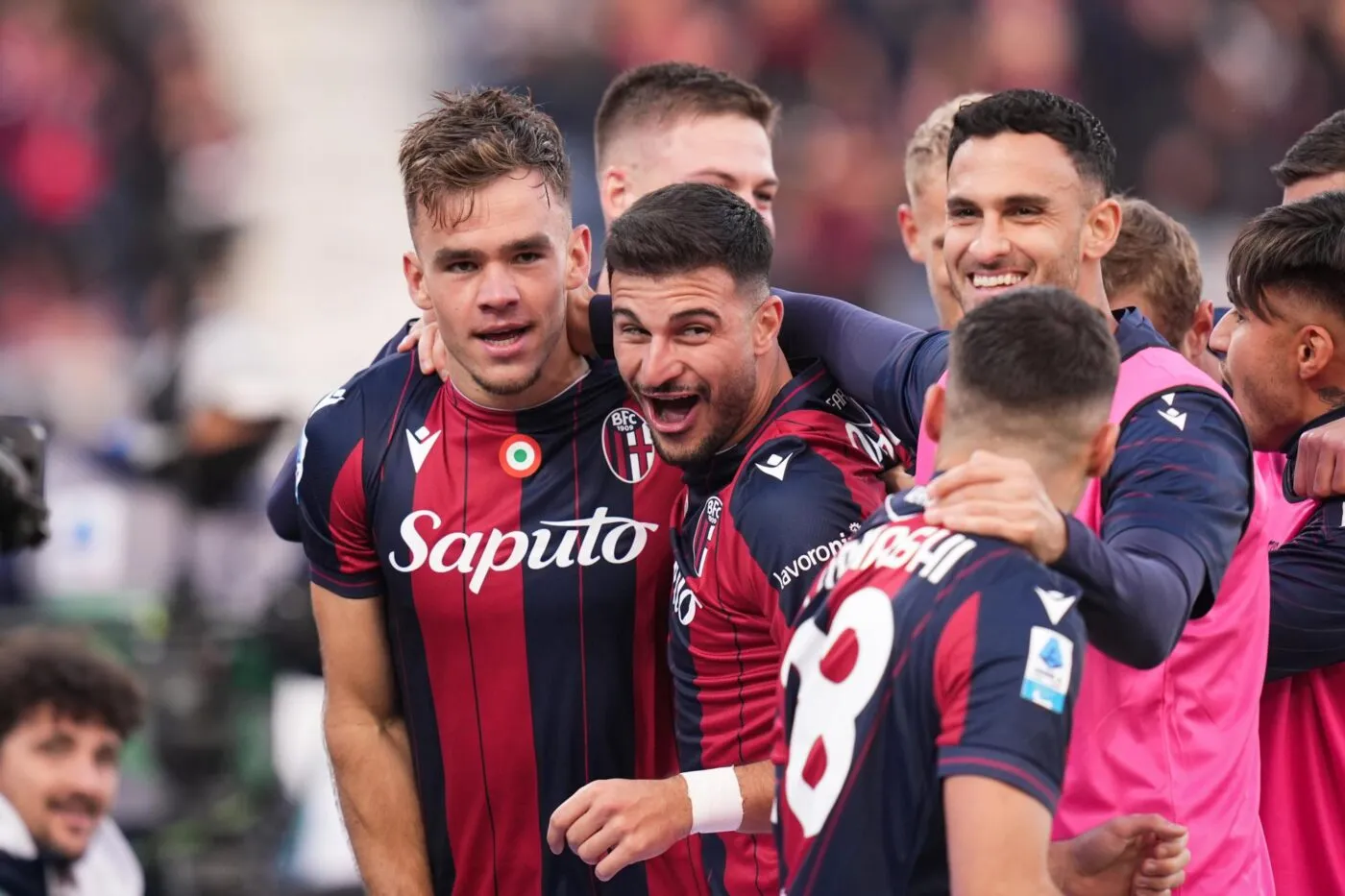 Bologne choque le Napoli, la Fiorentina reste lanterne rouge