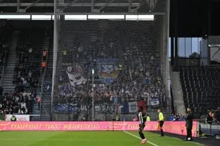 Les Ultras Auxerre soutiennent Christophe Pélissier