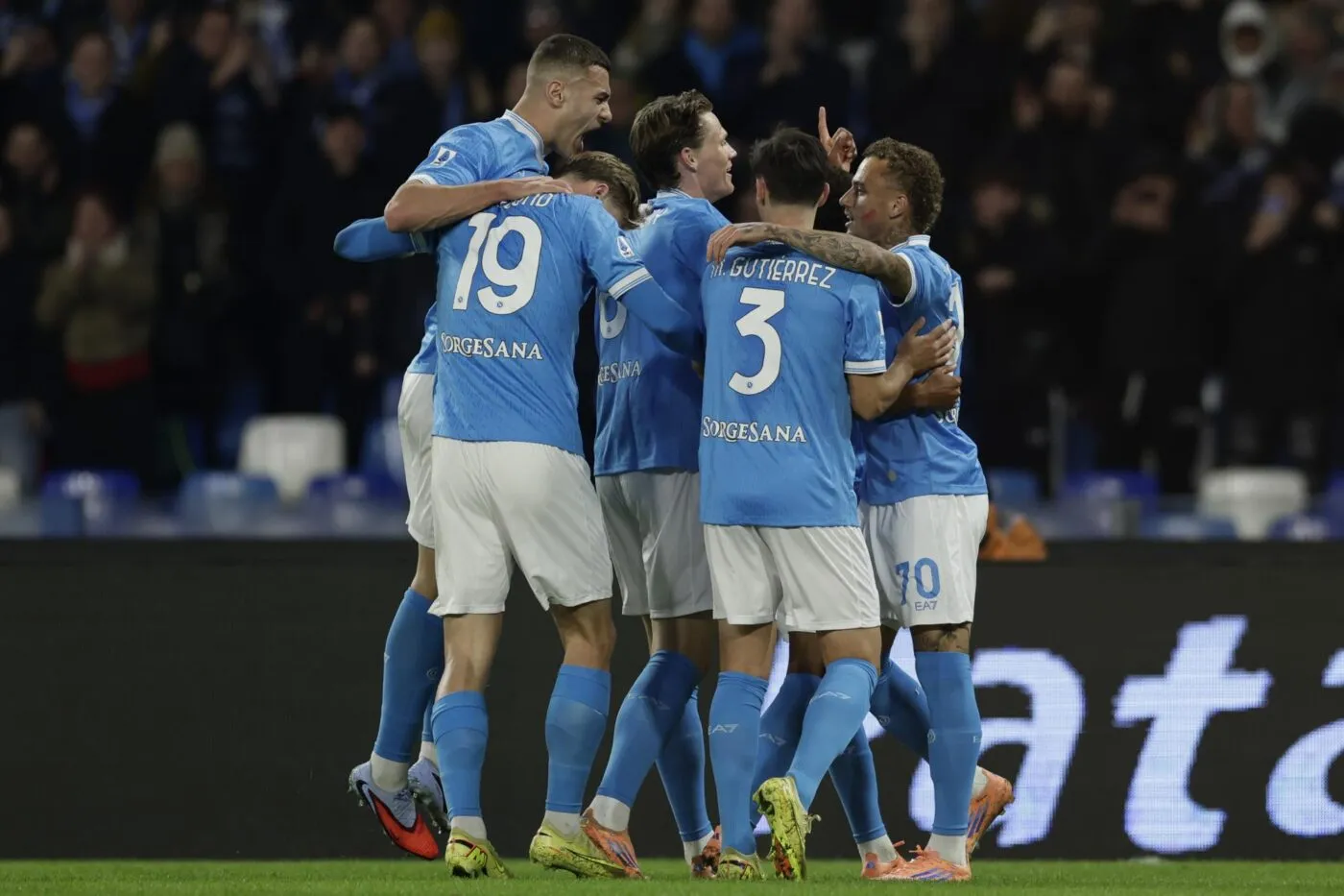 Naples reprend provisoirement la tête de la Serie A après sa victoire contre l&rsquo;Atalanta