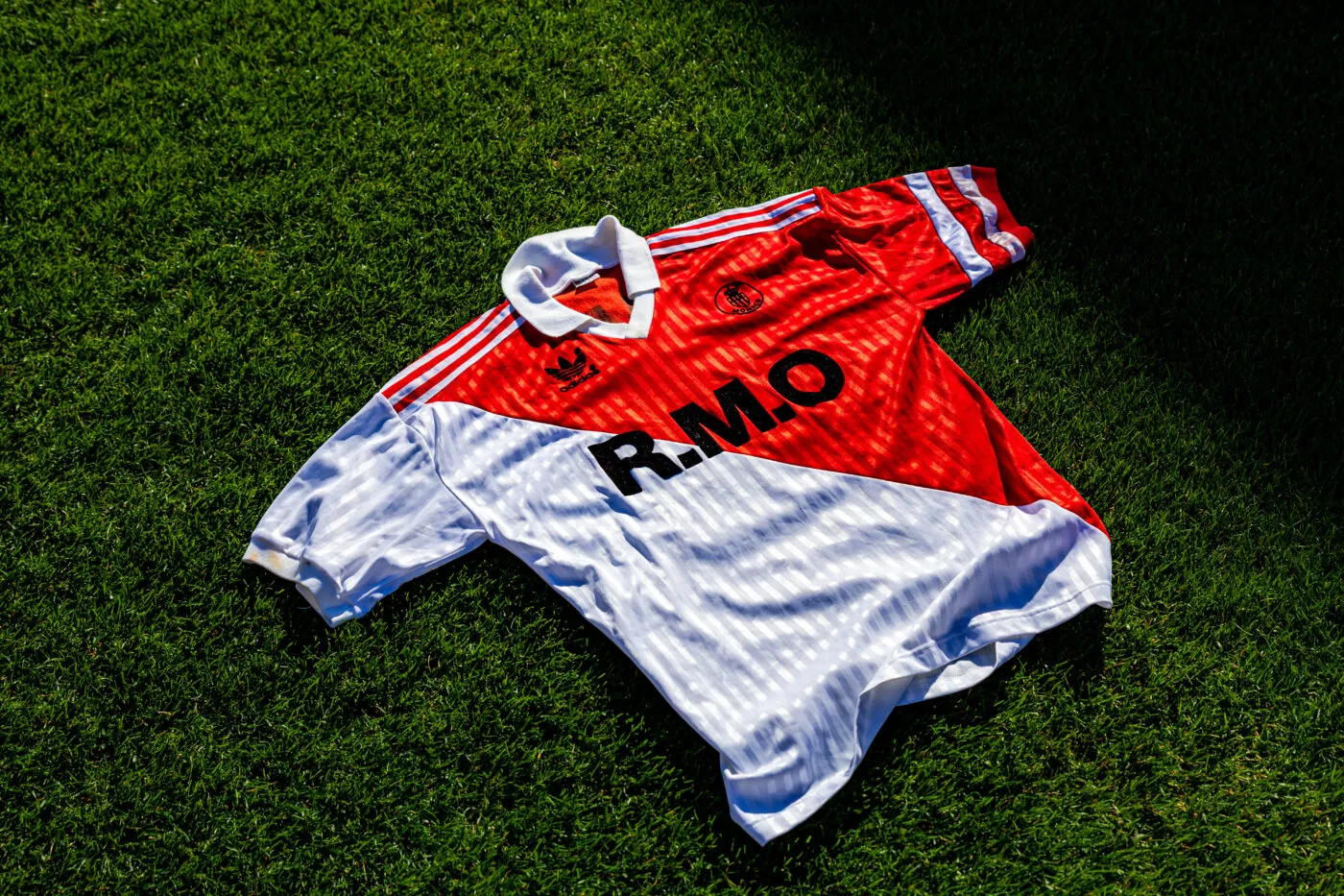 La plus grande collection de maillots de foot au monde appartient à un Français !