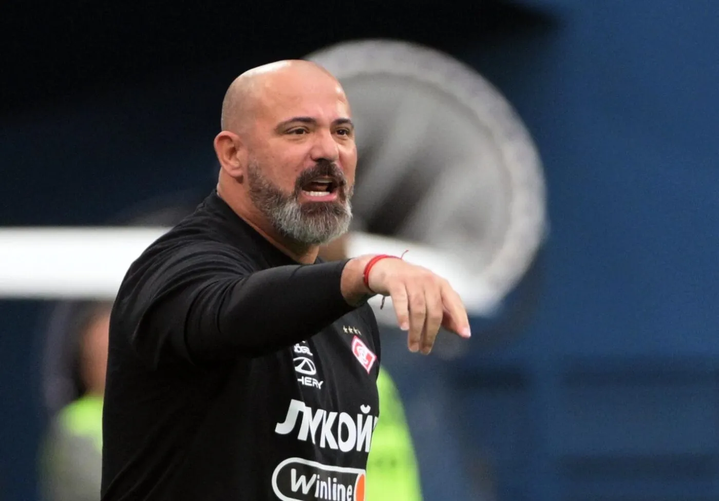 Le coup de sang de Dejan Stanković contre un journaliste dans trois langues différentes