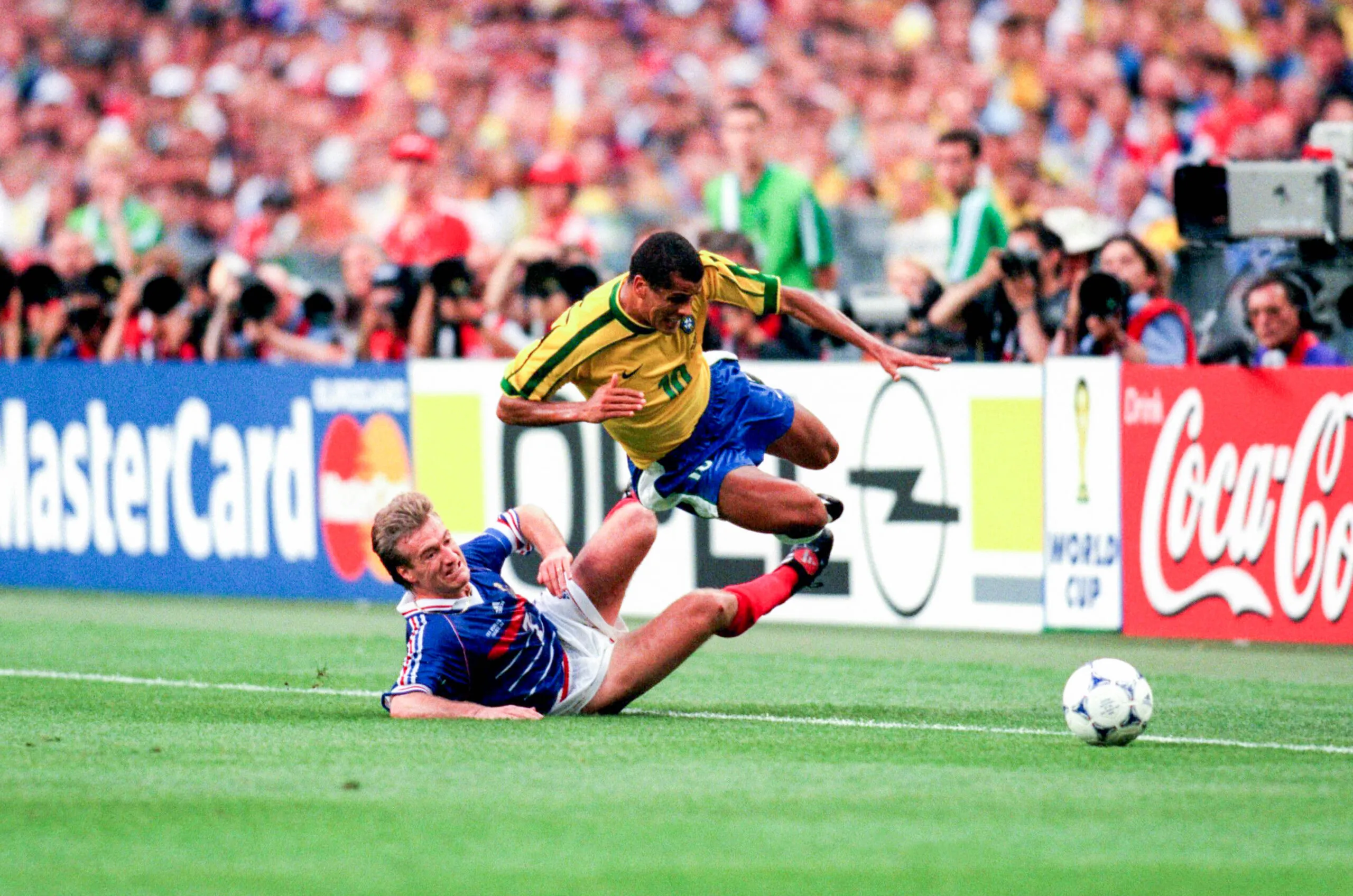 Le capitaine est vraiment prêt à tout.