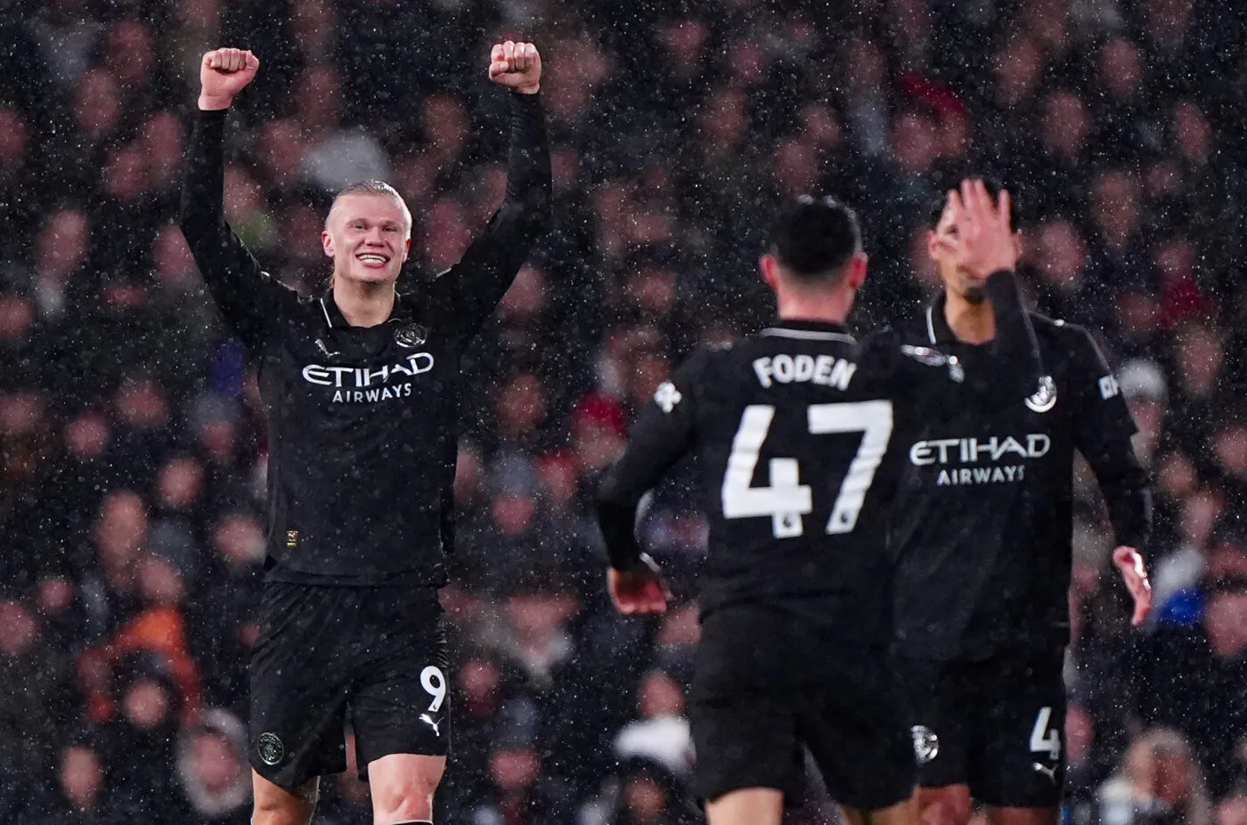 Manchester City résiste au come-back de Fulham dans la folie