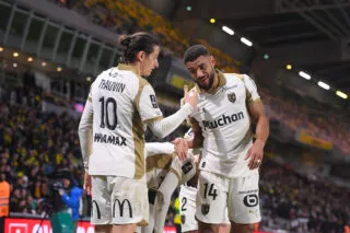 Lens fait craquer Nantes et reste au sommet