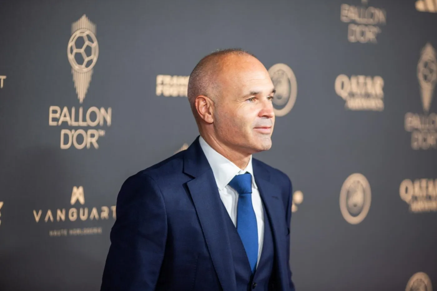 Iniesta se lance dans le vélo, sans les petites roues