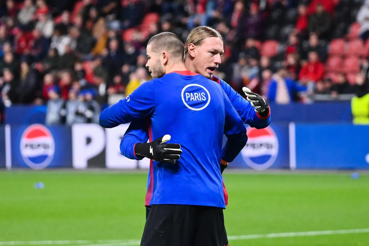 PSG : la concurrence Matveï Safonov-Lucas Chevalier existe-t-elle ?