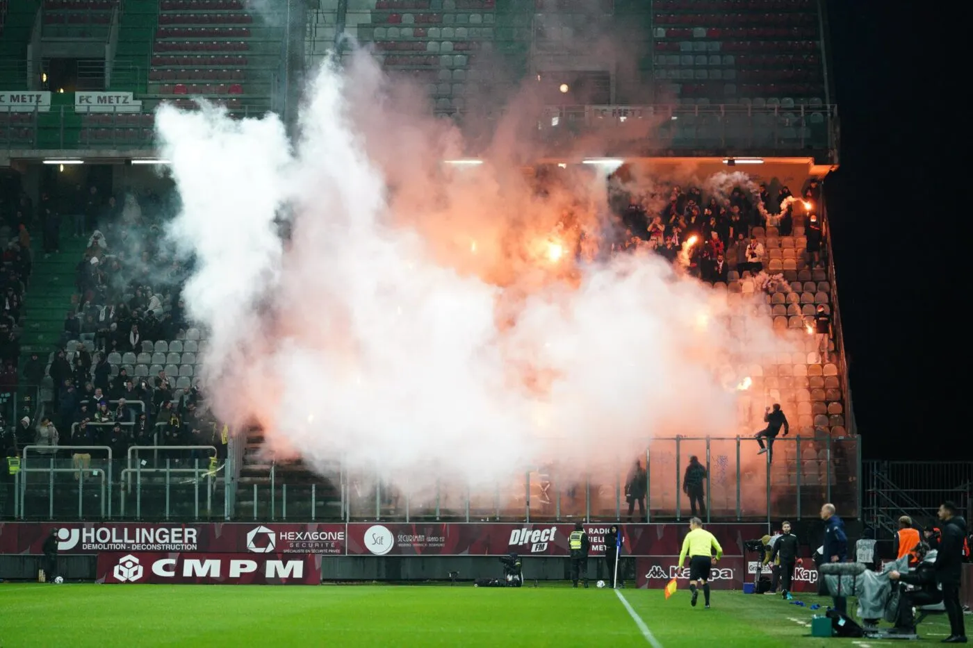 La commission de discipline ferme des tribunes pour des craquages de fumigènes... à l’extérieur