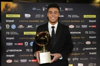 Désiré Doué a reçu son petit trophée