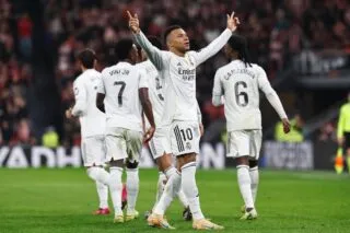 La presse madrilène n’a bientôt plus de superlatifs pour Mbappé