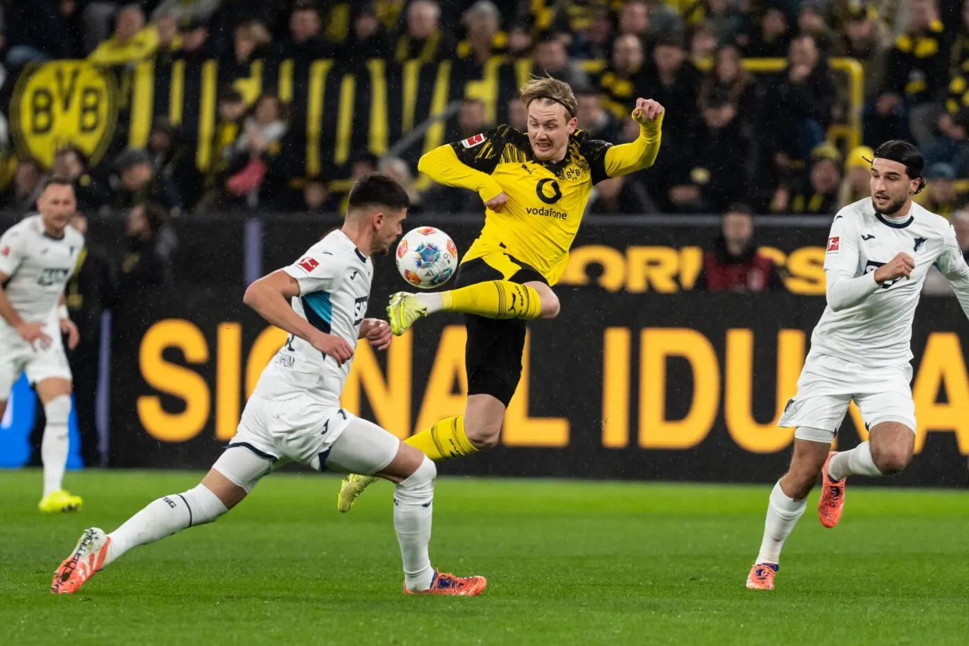 Dortmund suit le rythme de Leipzig