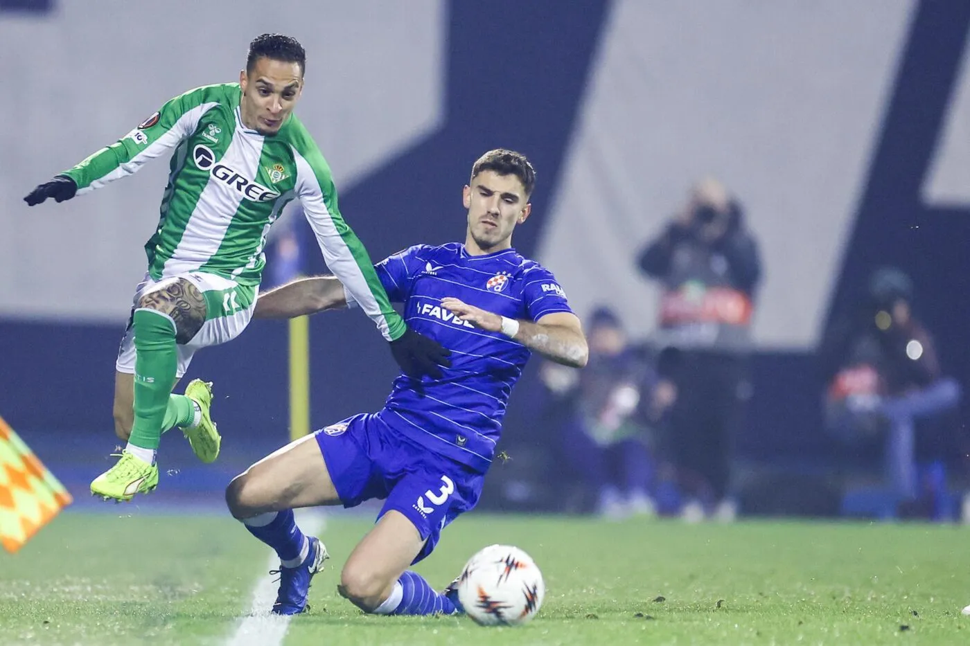 Ligue Europa : le plus beau but pour Bojan Miovski, le plus moche pour Antony