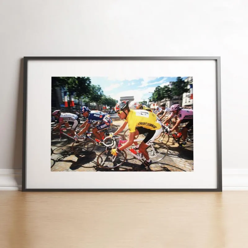 Jan Ulrich en jaune sur les Champs-Élysées, 1997