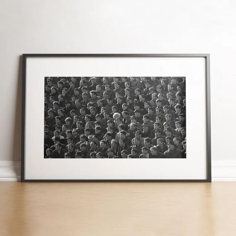 100 hommes et une femme dans un stade, 1973