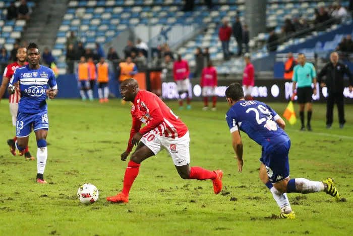 Les pelouses pourries de Ligue 1 bientôt sanctionnées ?