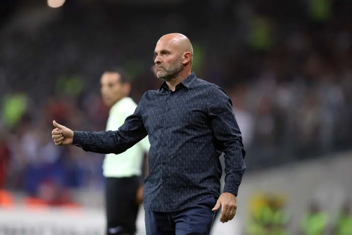 Dupraz contre le port du casque en descendant du bus