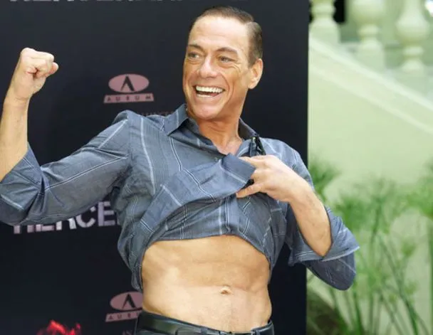 Et si le football avait été pensé par Jean-Claude Van Damme…