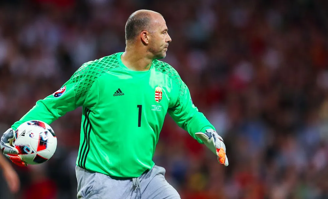 Gábor Király raccroche le jogging