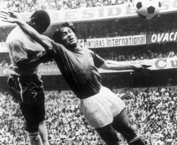 Pelé, la tête dure