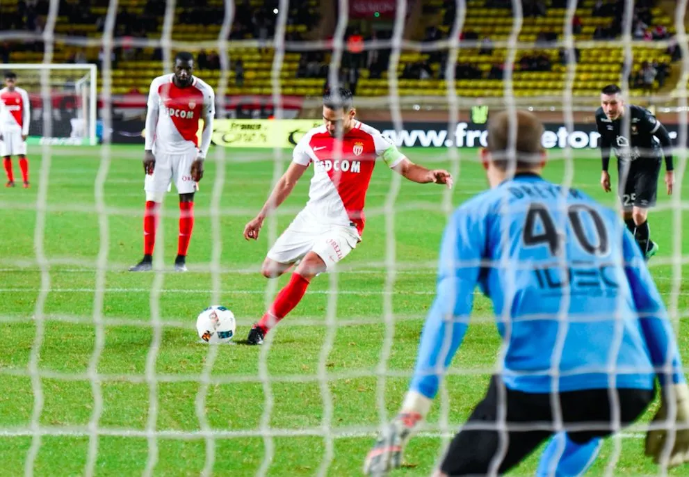 Vasilyev : «<span style="font-size:50%">&nbsp;</span>Le penalty est généreux<span style="font-size:50%">&nbsp;</span>»