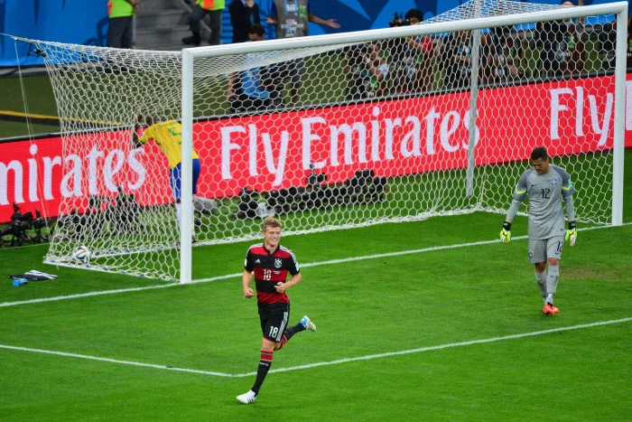 Kroos vexe le Brésil