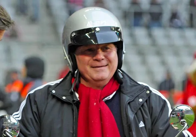 Uli Hoeneß réélu au conseil de surveillance du Bayern