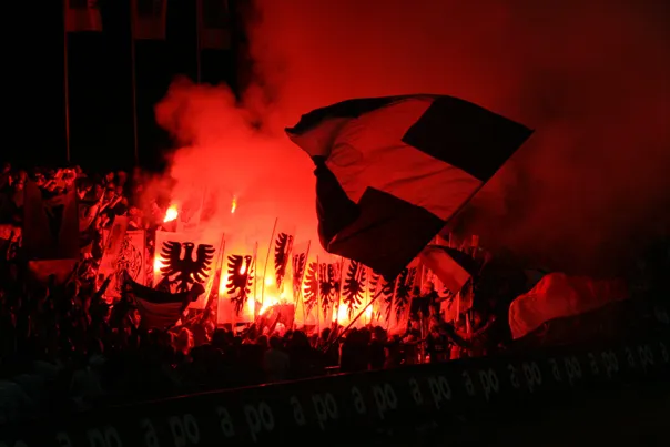 En Suisse, des ultras deviennent sponsor maillot de leur club