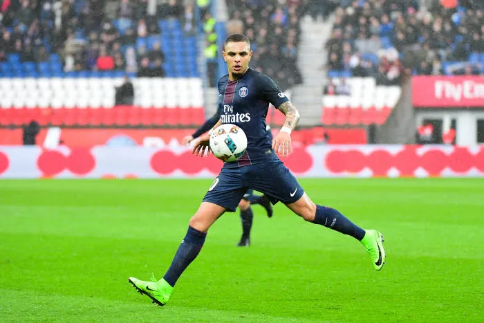 Kurzawa se troue pour Barcelone