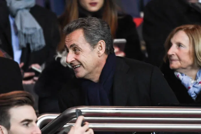 Sarkozy sorti du stade par la sécu