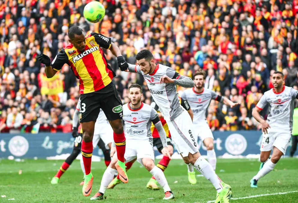 Lens met la main sur le derby et le podium de Ligue 2