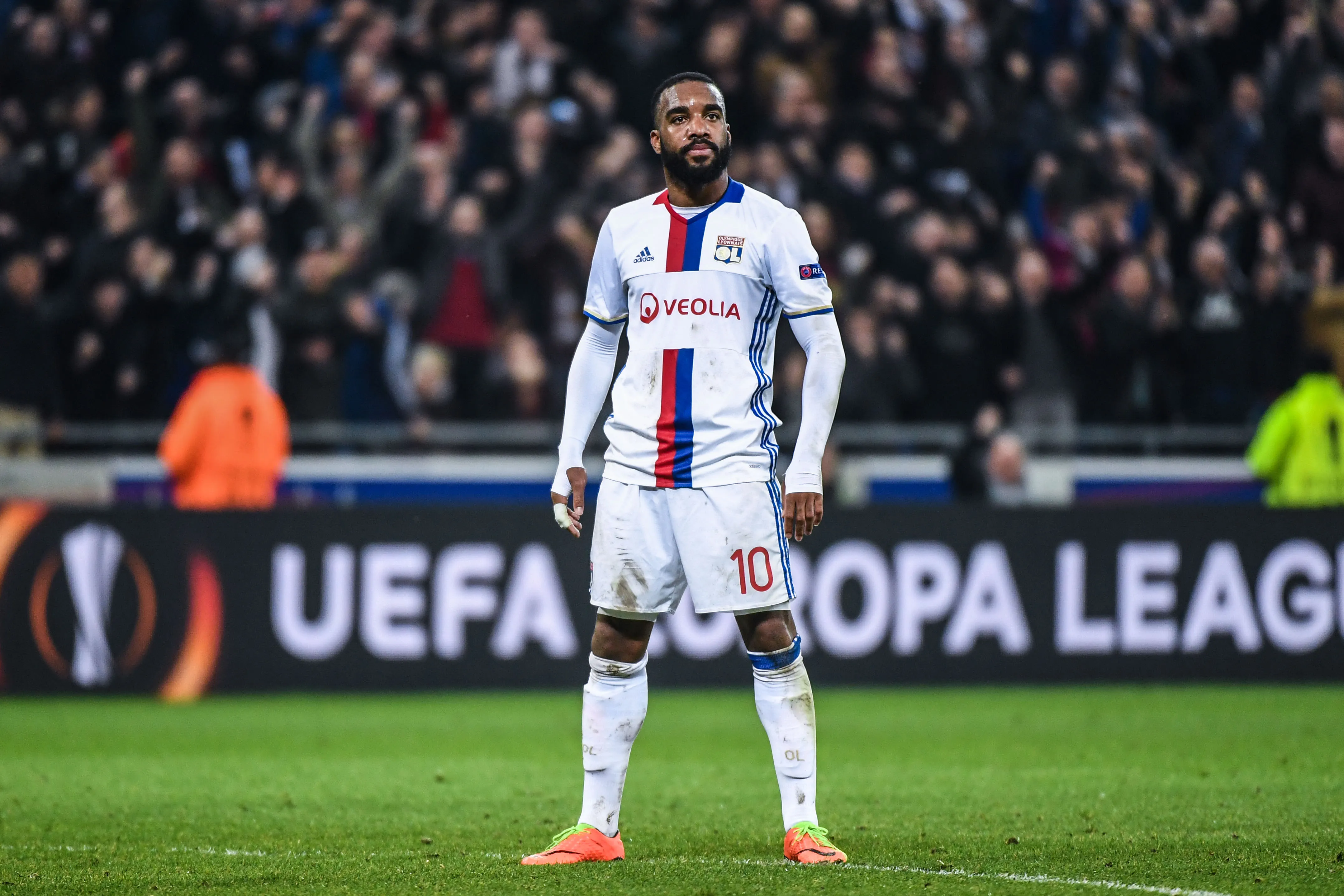 Lacazette ouvre le score au Parc
