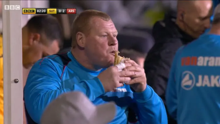 Wayne Shaw vend des tourtes