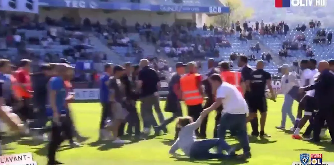 Les joueurs de l&rsquo;OL agressés à l&rsquo;échauffement