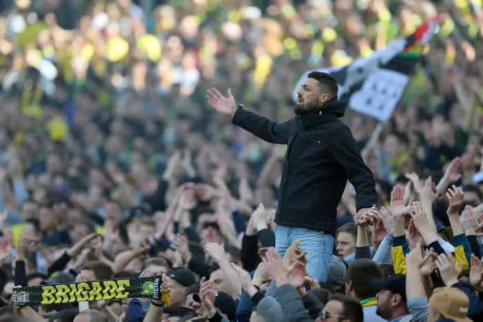 Tribune Loire fermée à Nantes