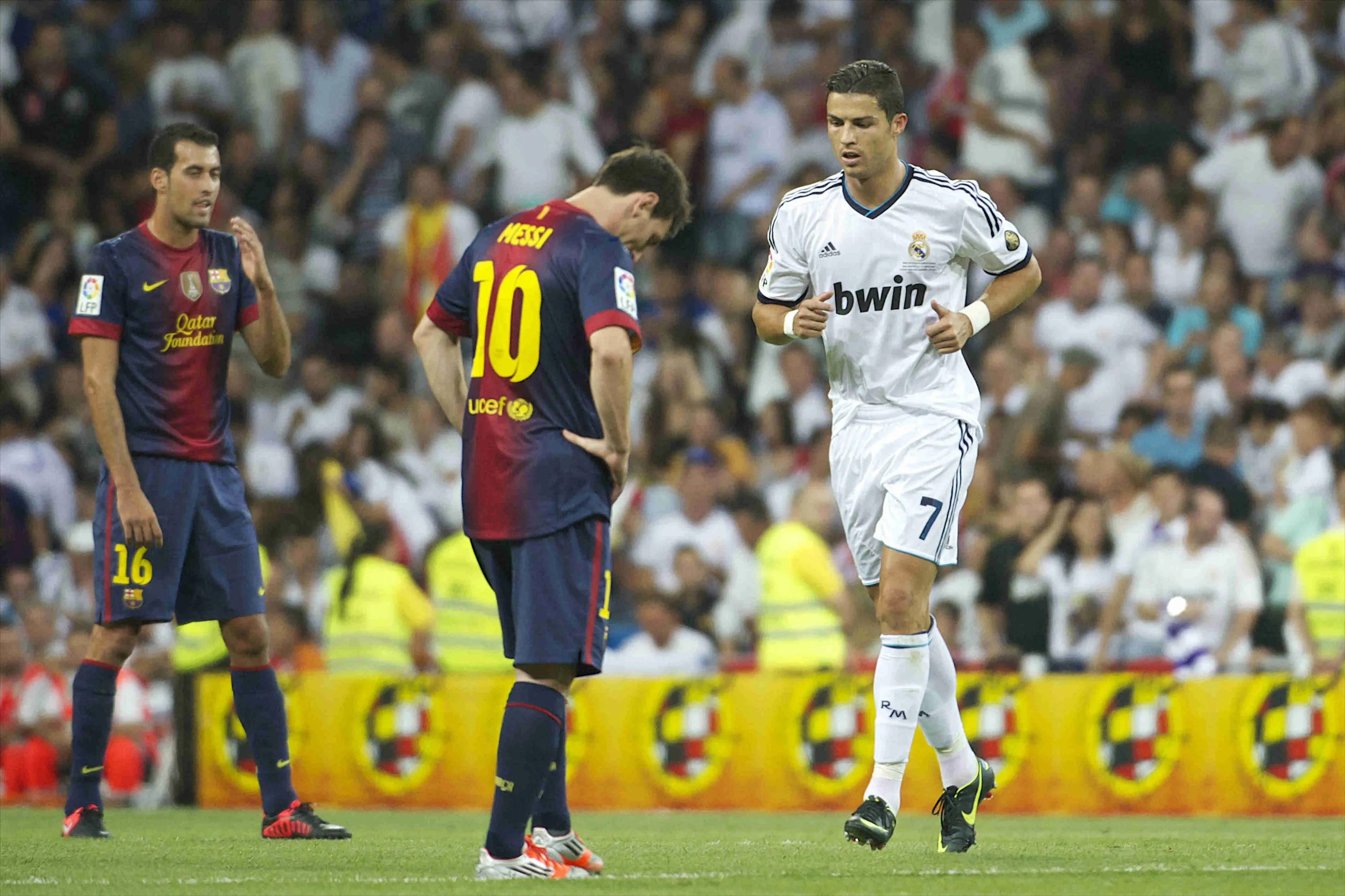 La galoche murale de Messi et Ronaldo