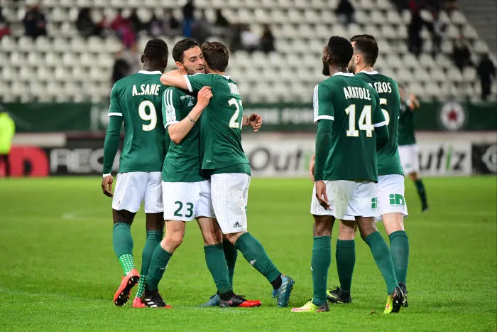 Strasbourg prend la pole, le Red Star un peu d&rsquo;air