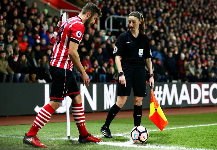 Les mecs qui placent le ballon en dehors de l&rsquo;arc sur corner