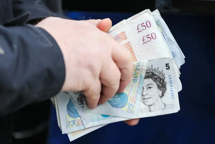 Explosion des revenus des agents en Angleterre