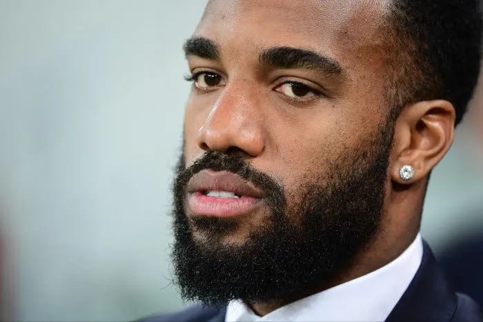 Lacazette sur le banc