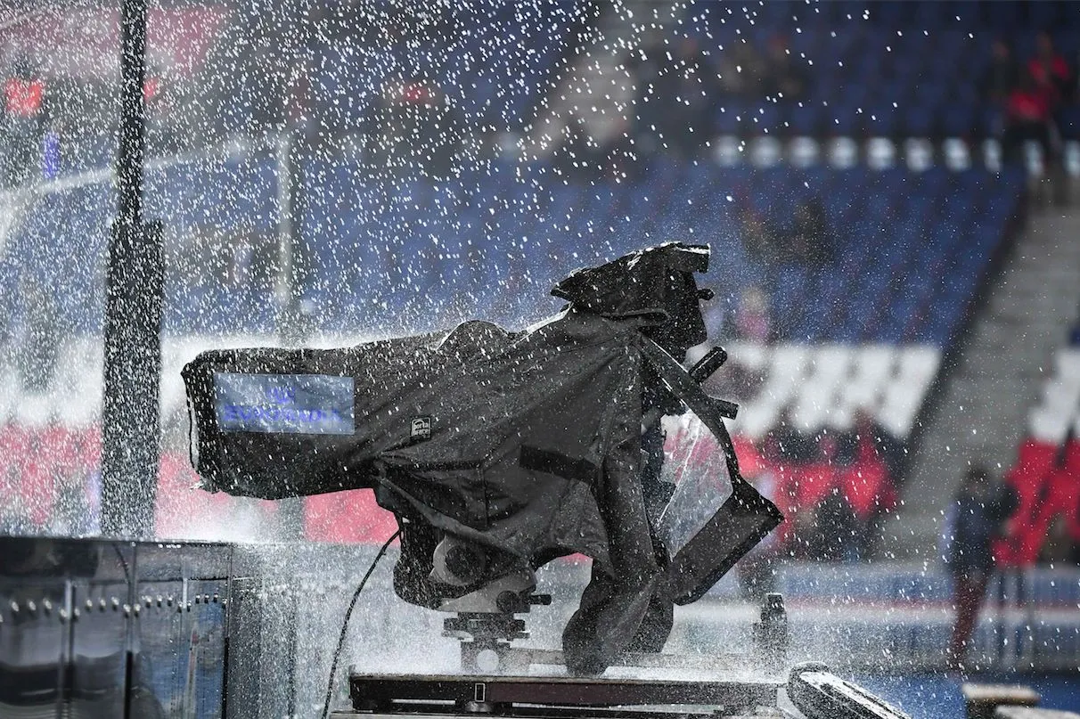 « Il est sur quelle chaîne, le match ? »