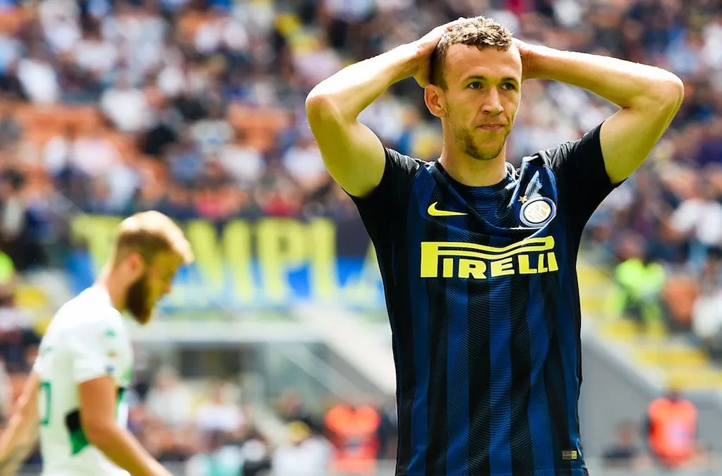 Naples cartonne, l&rsquo;Inter s&rsquo;enfonce, Crotone y croit